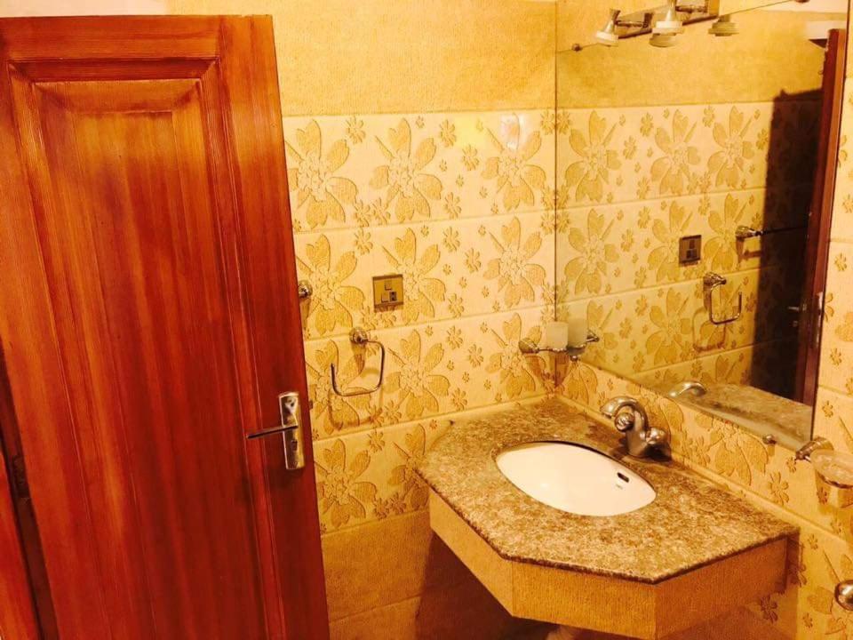 Pak Hotel Islamabad Bagian luar foto